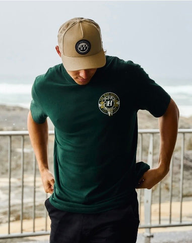 THE MAD HUEYS SURF HUEYS SS TEE - PINE GREEN