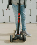 MICRO MAXI DELUXE PRO SCOOTER BLACK/RED